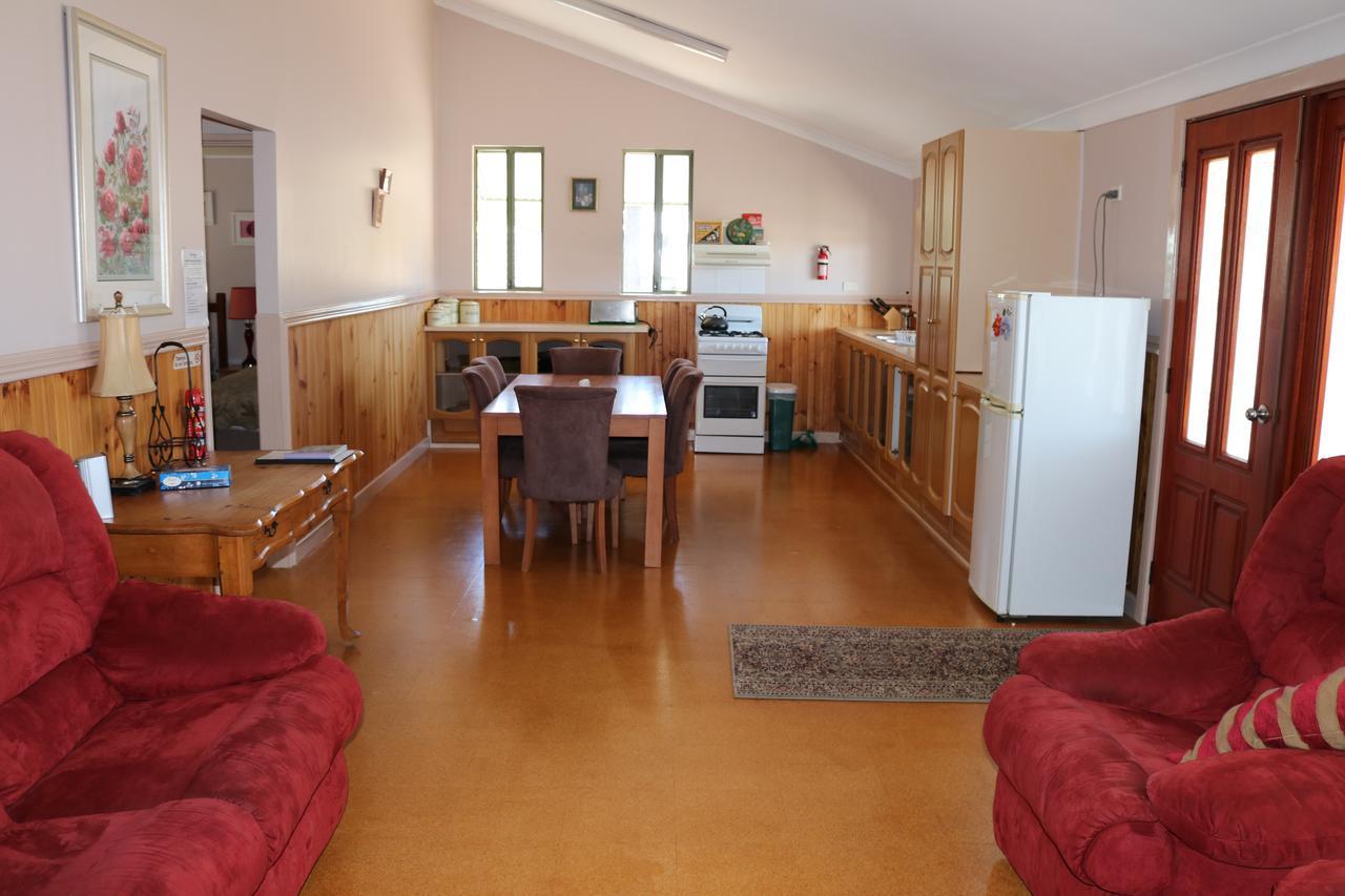 Kendenup Cottages And Lodge Екстер'єр фото