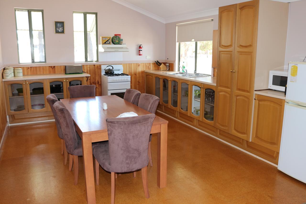 Kendenup Cottages And Lodge Екстер'єр фото